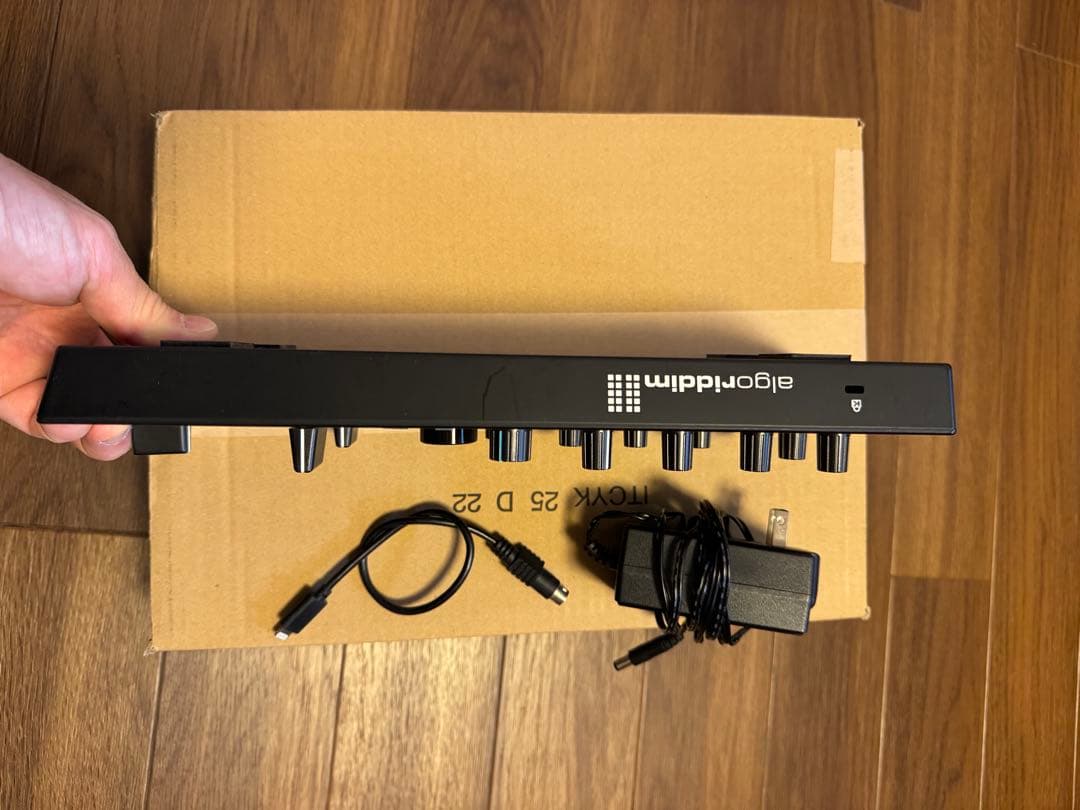 Reloop MIXTOUR DJコントローラー