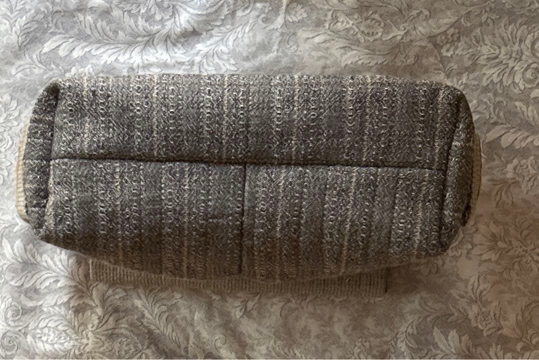 四角窓のふたつきショルダーバッグ