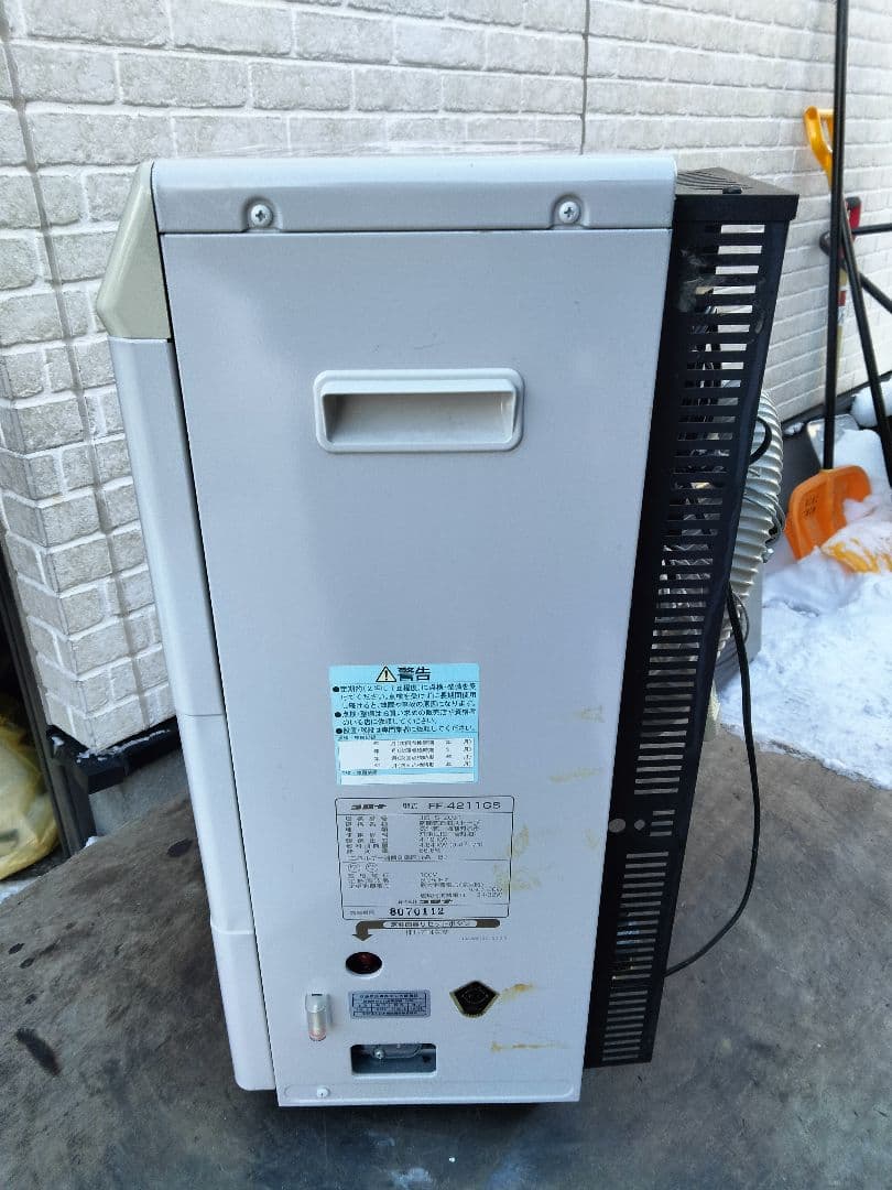 札幌発コロナFF温風石油ストーブ！品番「FF‐4211GS」2011年式中古品②