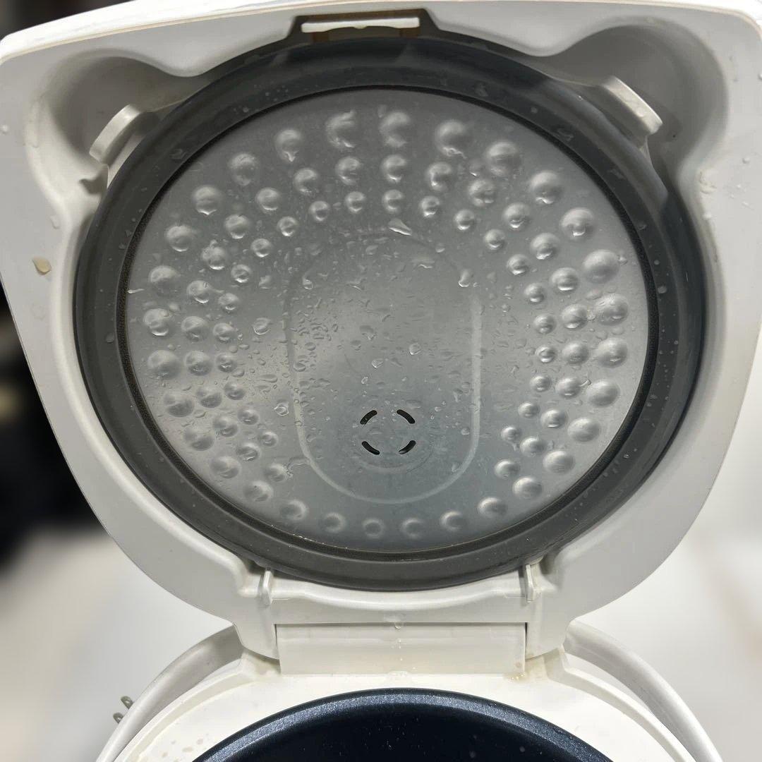 TOSHIBA 5.5合炊き　ジャー炊飯器