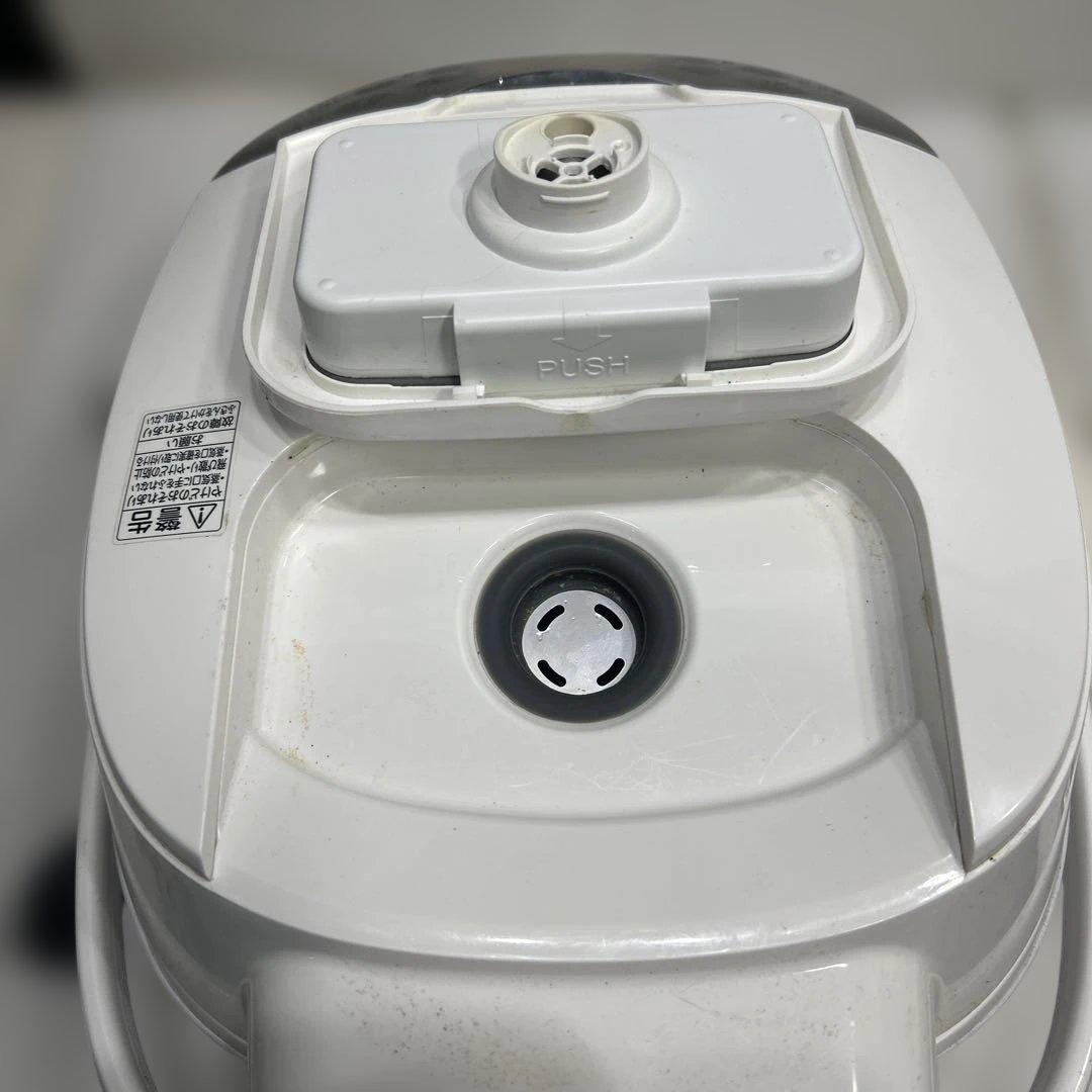 TOSHIBA 5.5合炊き　ジャー炊飯器