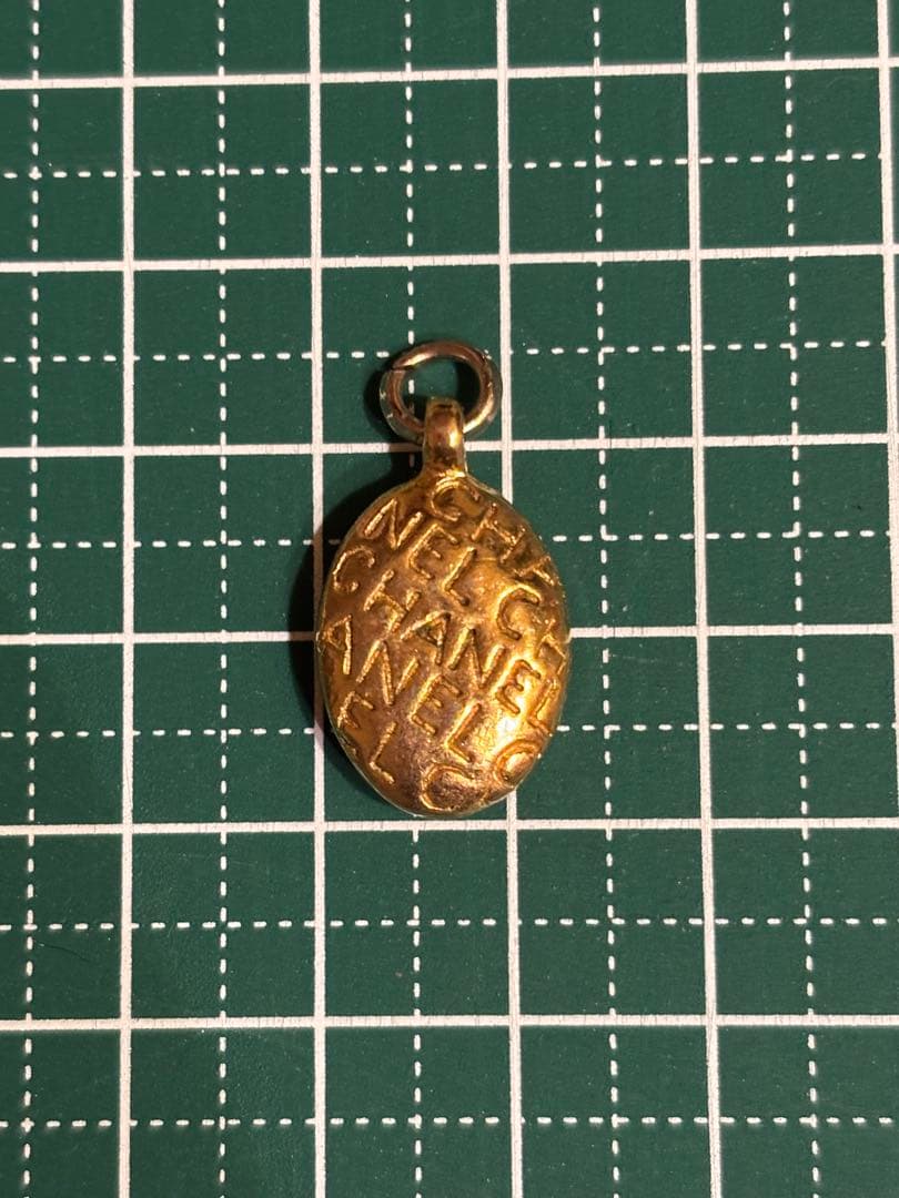 CHANEL ゴールドトーン オーバルチャーム　ヴィンテージ