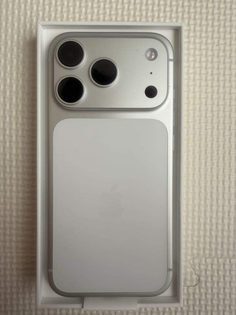 【美品】iPhone17pro 256GB シルバー 本体　おまけフィルム付き