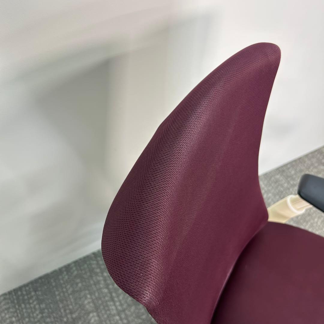 O. エンボディチェア ハーマンミラー ホワイト Embody. えんじ色