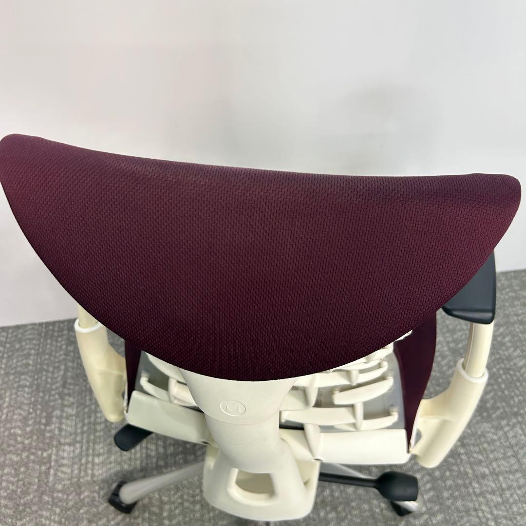 O. エンボディチェア ハーマンミラー ホワイト Embody. えんじ色