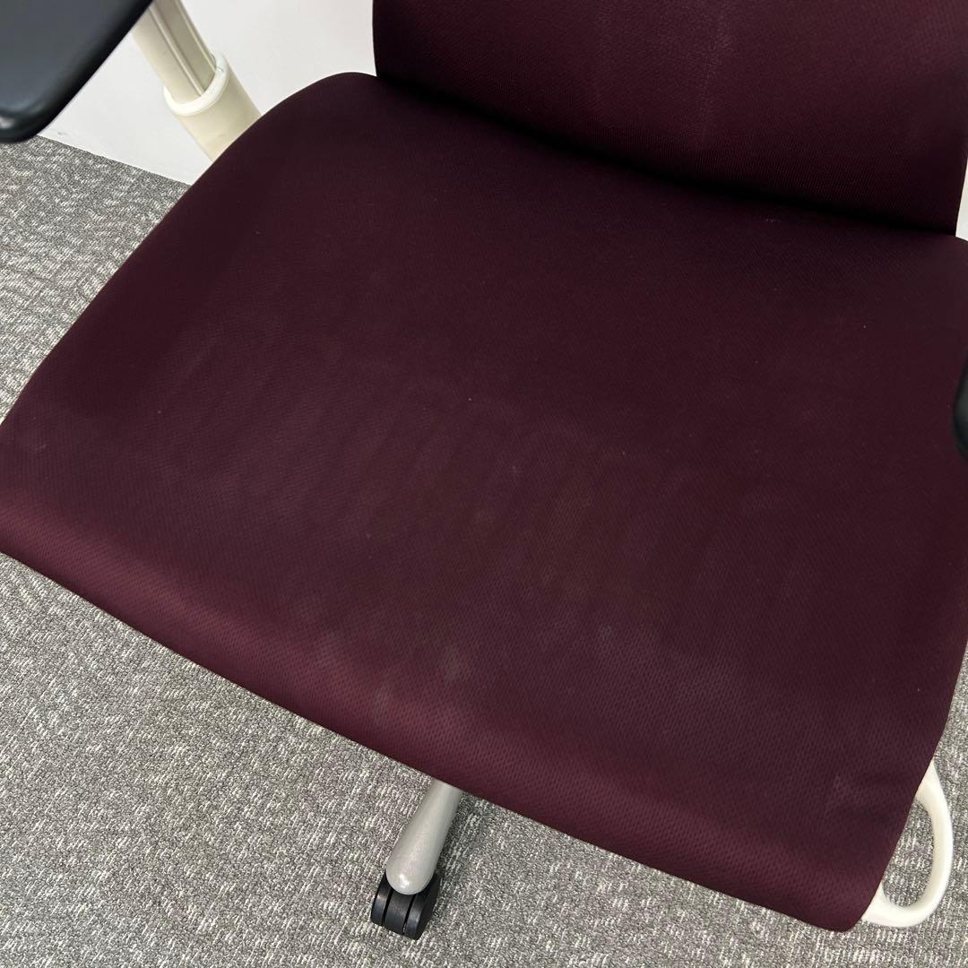 O. エンボディチェア ハーマンミラー ホワイト Embody. えんじ色