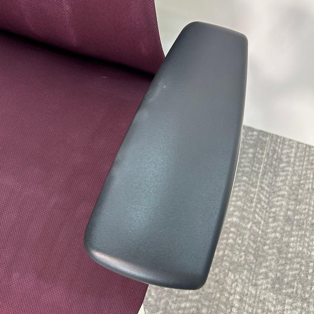 O. エンボディチェア ハーマンミラー ホワイト Embody. えんじ色