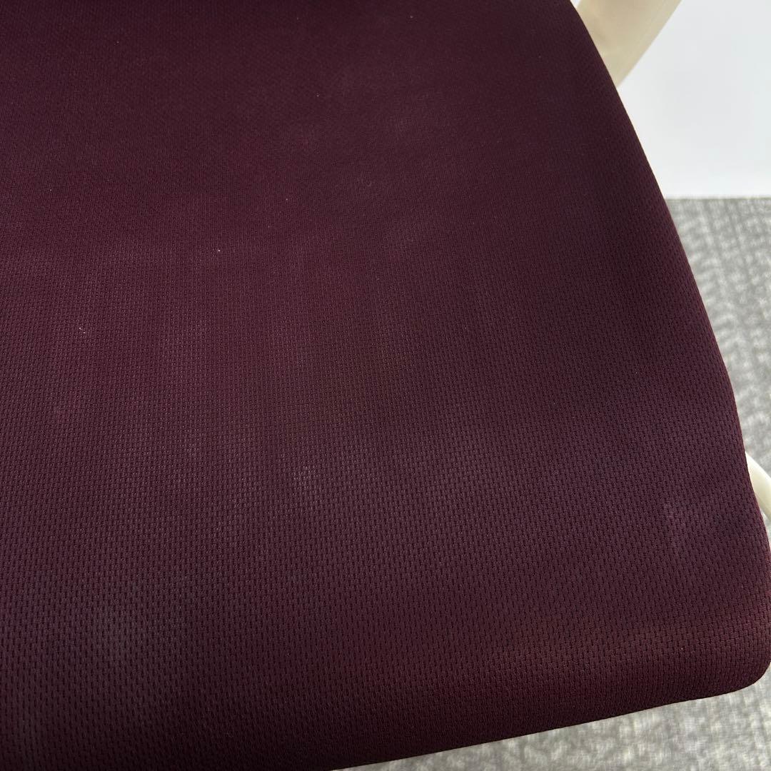 O. エンボディチェア ハーマンミラー ホワイト Embody. えんじ色