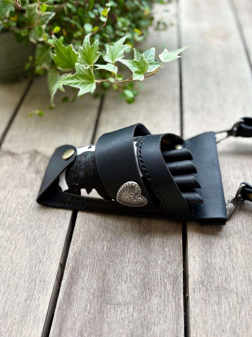 ヌメ革ブラック、ハラコカウの軽量コンパクトシザーケース