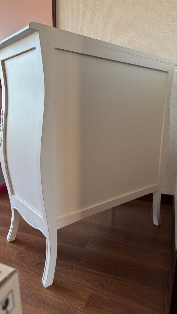 訳アリ★彫刻が素敵なヨーロッパ　アンティーク風チェスト！4段引き出しオフホワイト