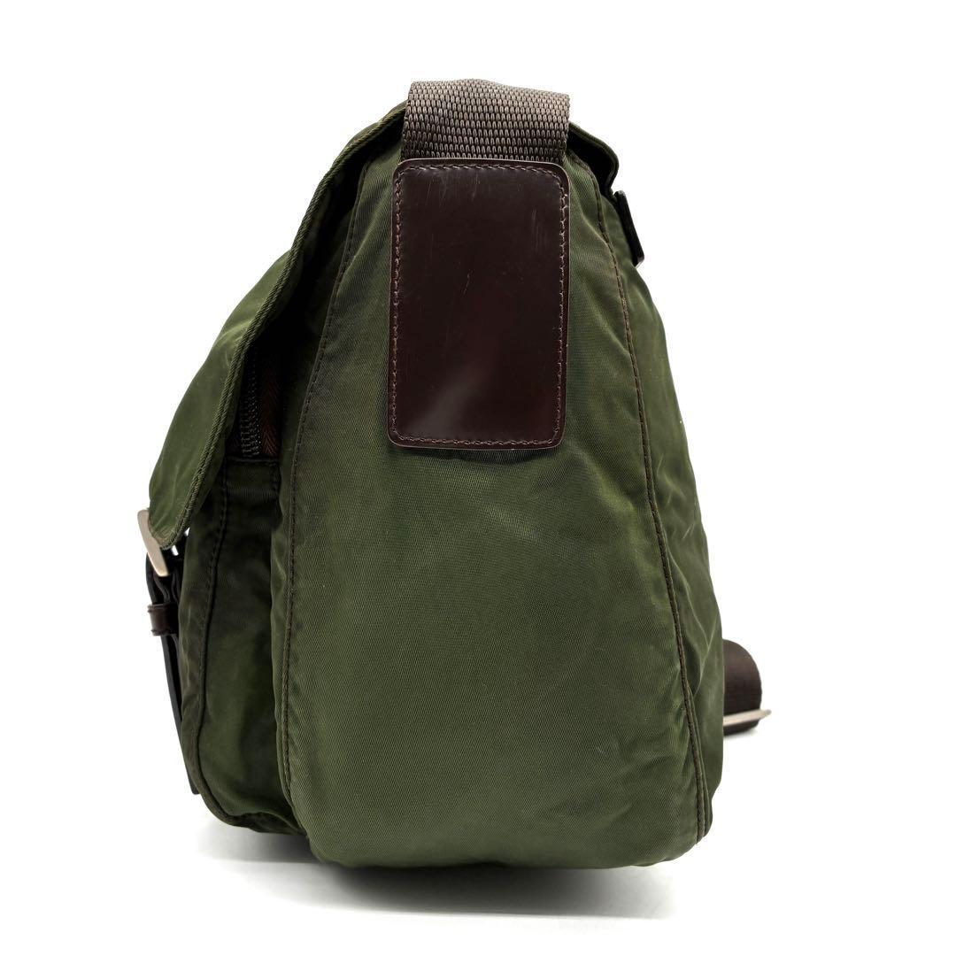 正規品 プラダ ショルダーバッグ 三角ロゴ 白タグ付 フラップ メンズ カーキ