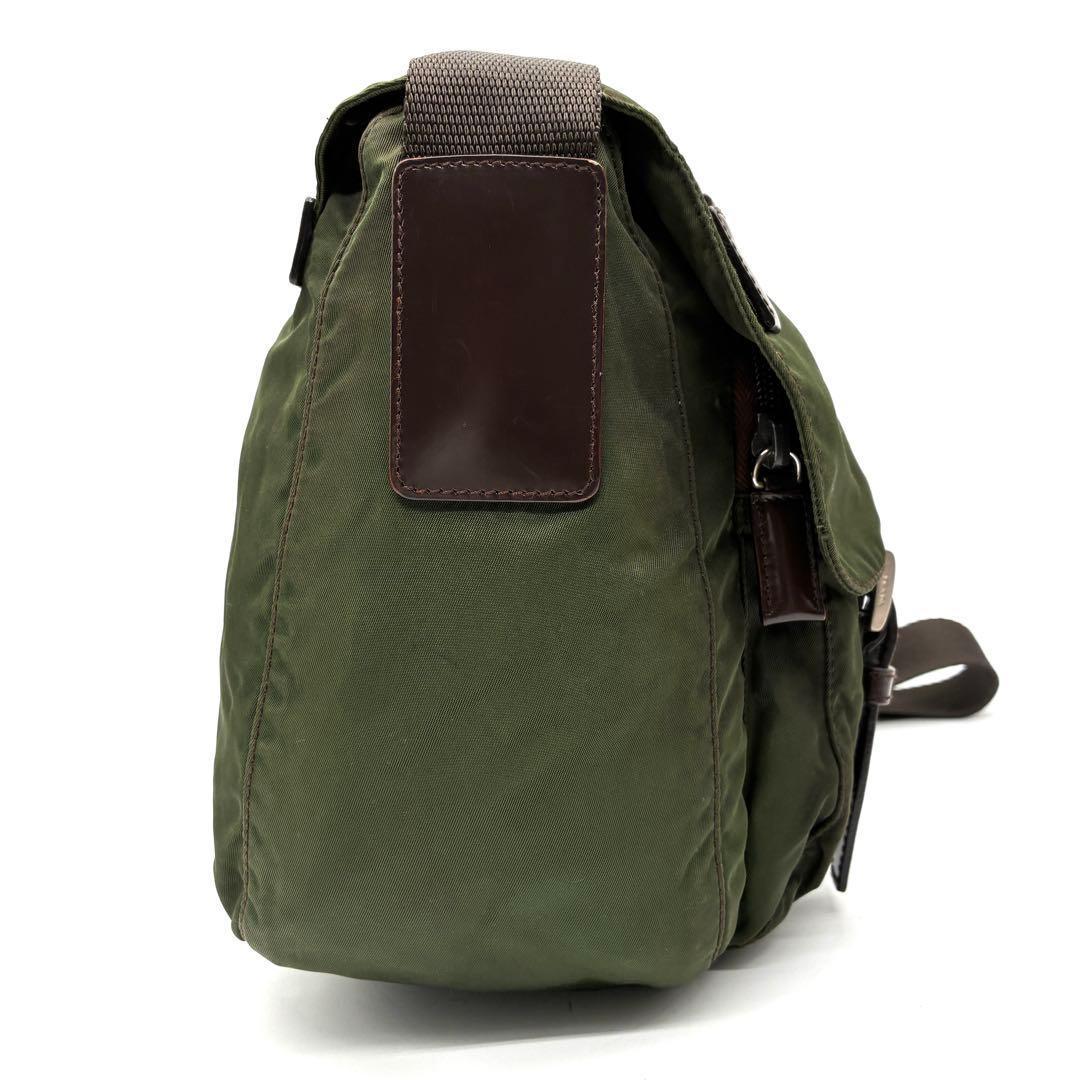 正規品 プラダ ショルダーバッグ 三角ロゴ 白タグ付 フラップ メンズ カーキ