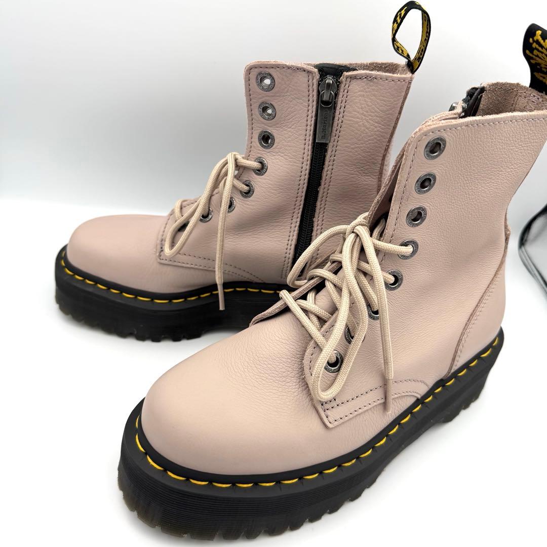 【大人気】Dr.Martens JADON III 8ホールブーツ ピンクレザー