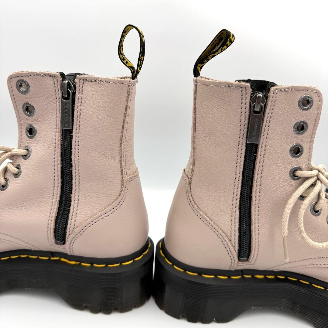 【大人気】Dr.Martens JADON III 8ホールブーツ ピンクレザー