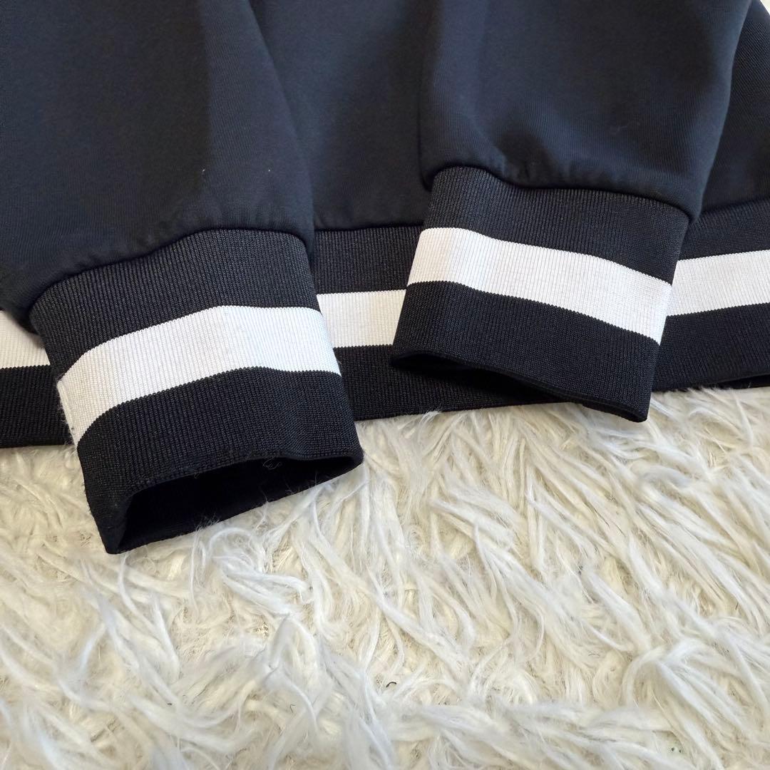 【V12】美品 ダンボールニット ブラック 1サイズ レディース ワッペン