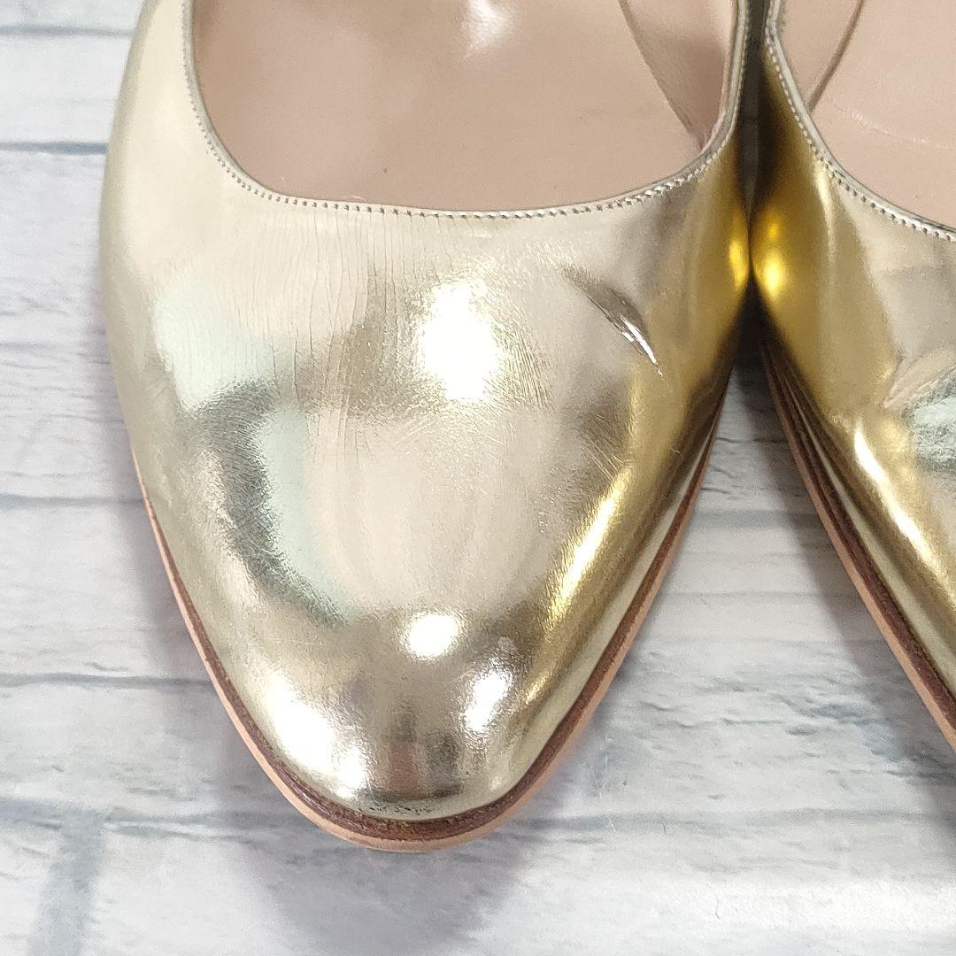 マノロブラニク　フラットパンプス　ゴールド　光沢あり◎　37.5