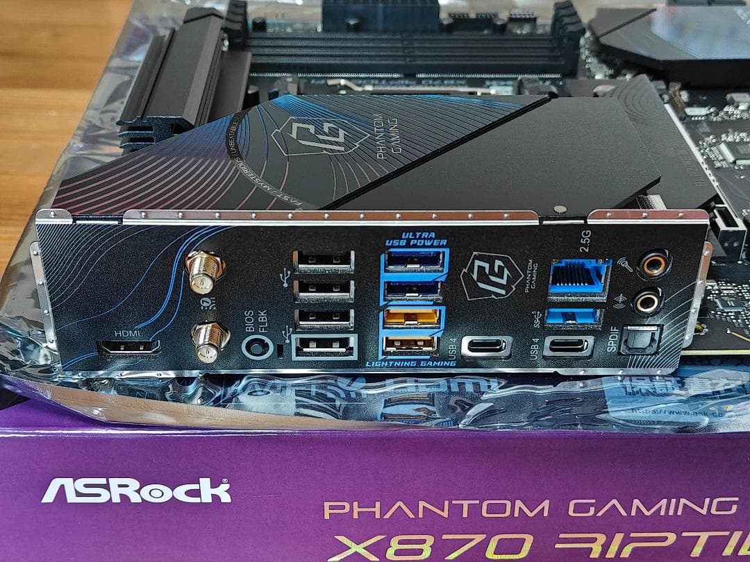 ASRock X870 Riptide WiFi Ryzen9000対応