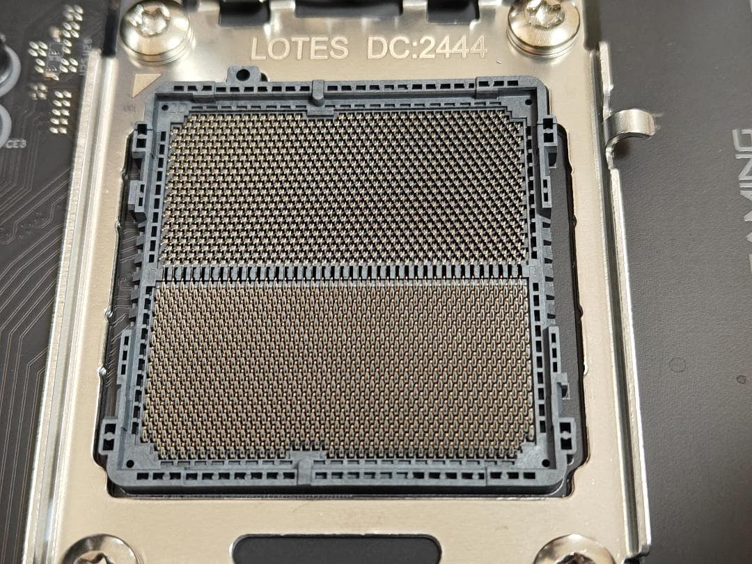 ASRock X870 Riptide WiFi Ryzen9000対応