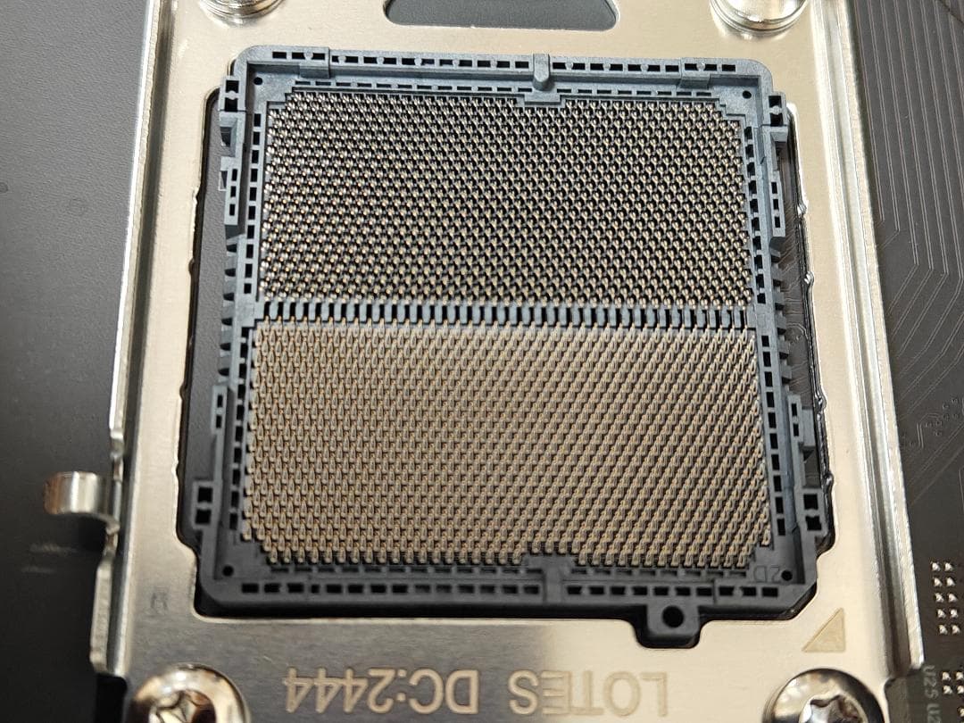 ASRock X870 Riptide WiFi Ryzen9000対応