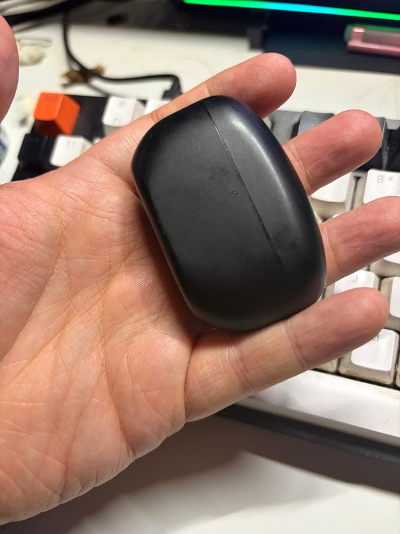 Sony WF-1000XM5 の完全ワイヤレスイヤホンです。 使用期間は短く