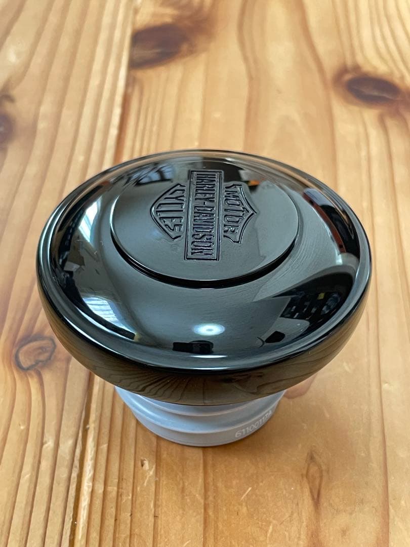 ハーレー純正 バー＆シールド セルフロッキング フューエルキャップ ブラック