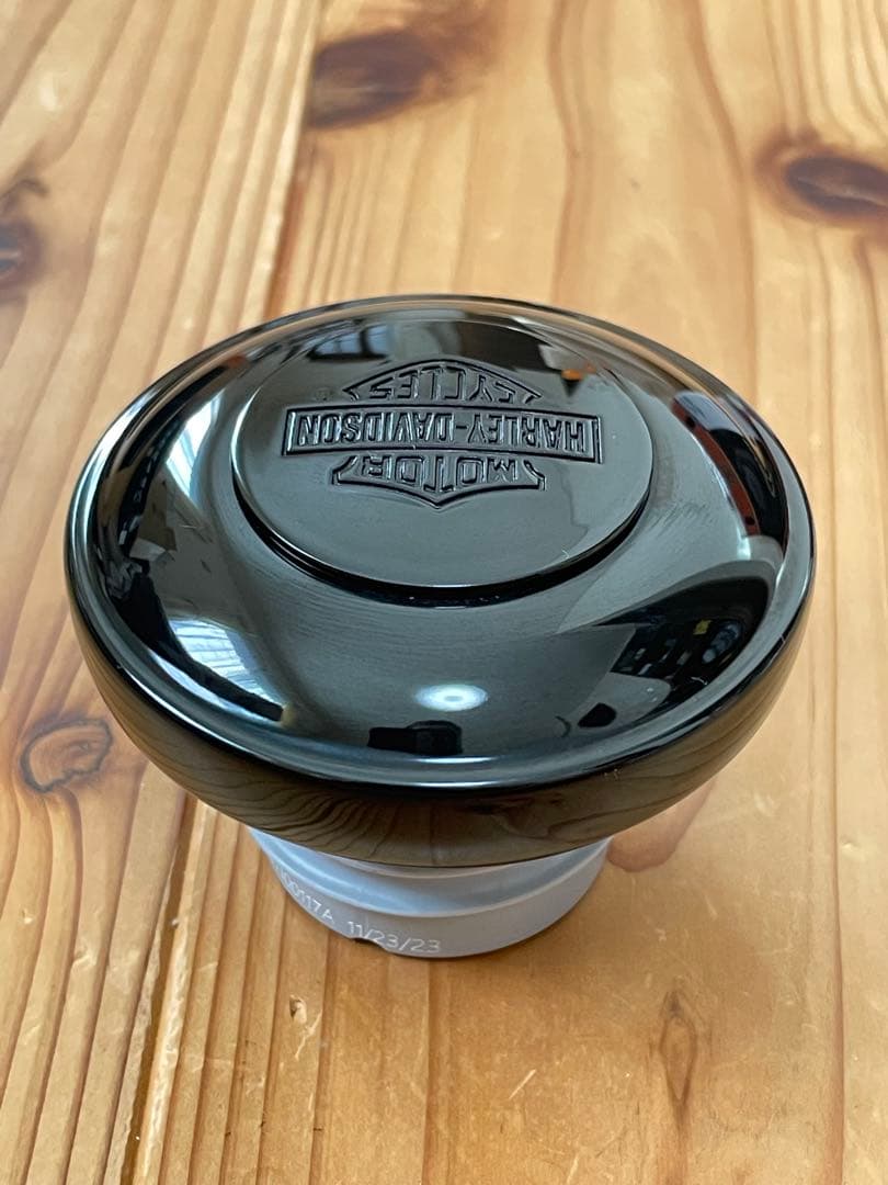 ハーレー純正 バー＆シールド セルフロッキング フューエルキャップ ブラック