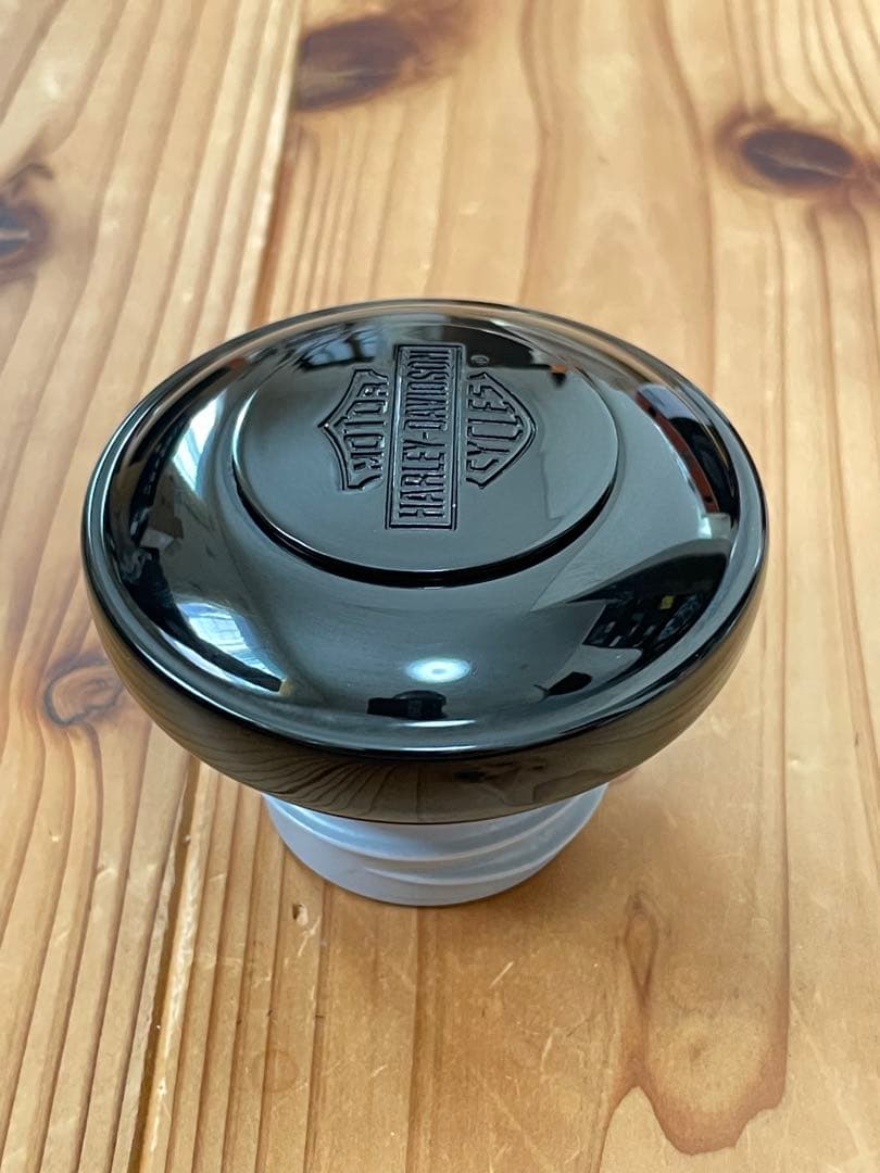 ハーレー純正 バー＆シールド セルフロッキング フューエルキャップ ブラック