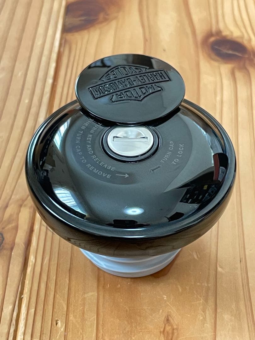 ハーレー純正 バー＆シールド セルフロッキング フューエルキャップ ブラック