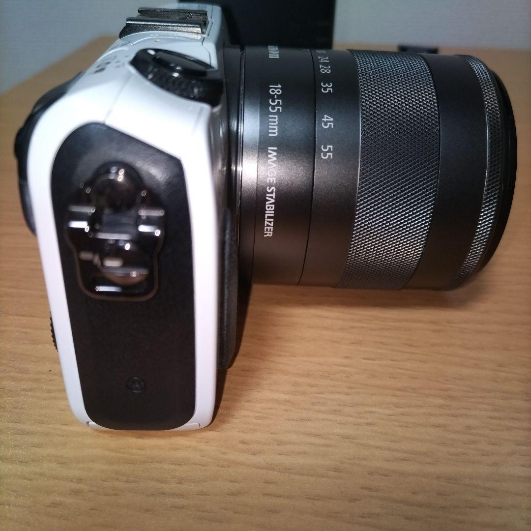 Canon EOS M レンズキット　外付けストロボ　純正バッテリー充電器つき