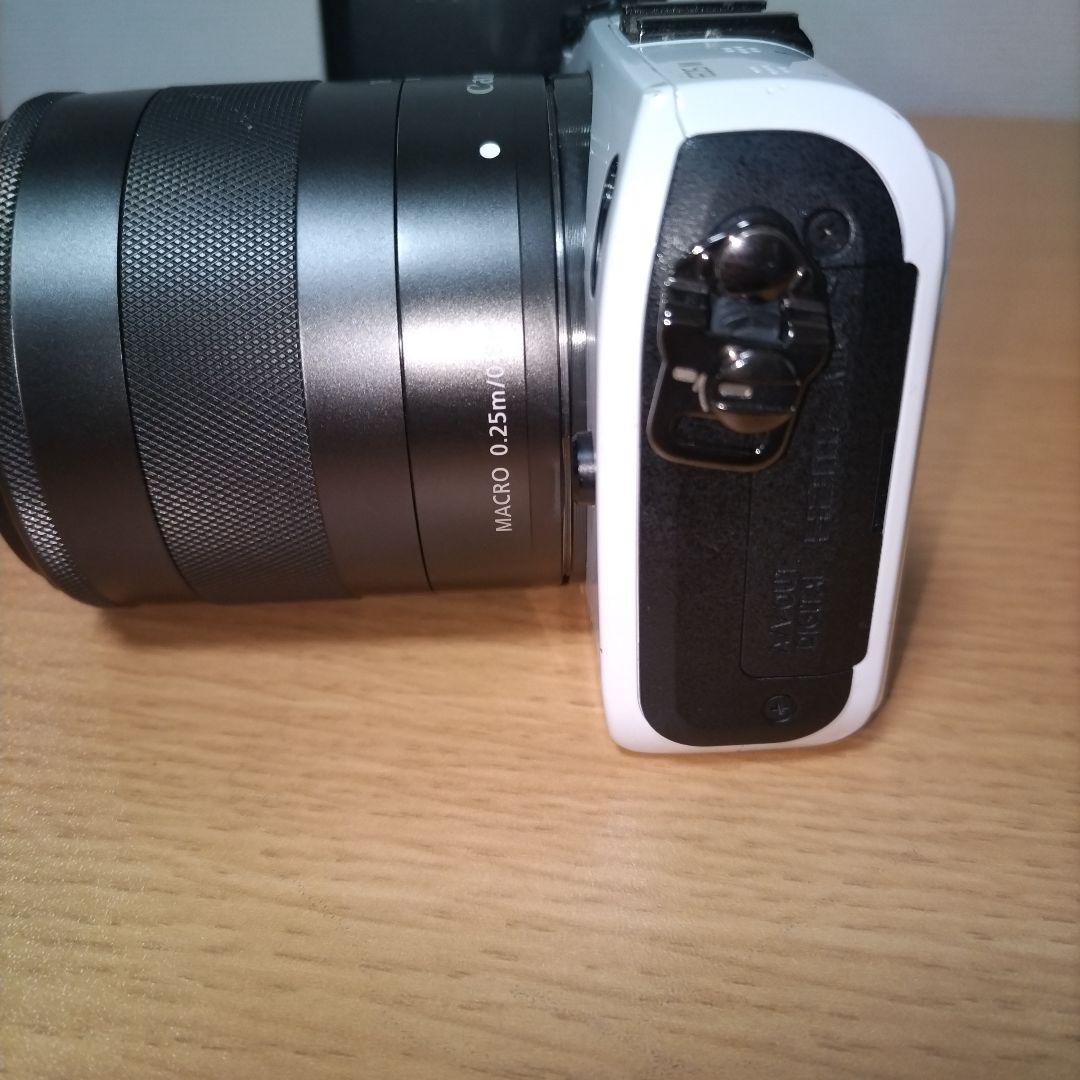 Canon EOS M レンズキット　外付けストロボ　純正バッテリー充電器つき