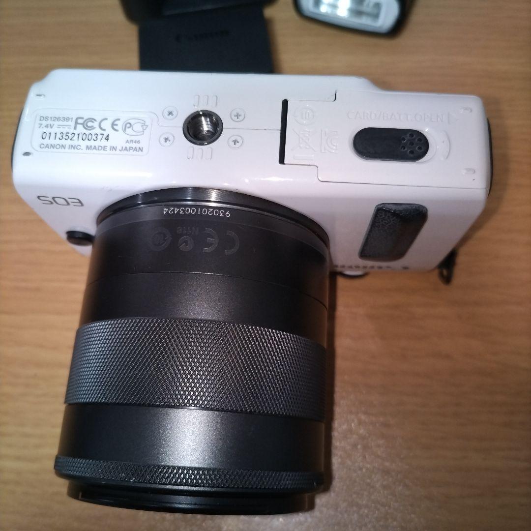 Canon EOS M レンズキット　外付けストロボ　純正バッテリー充電器つき