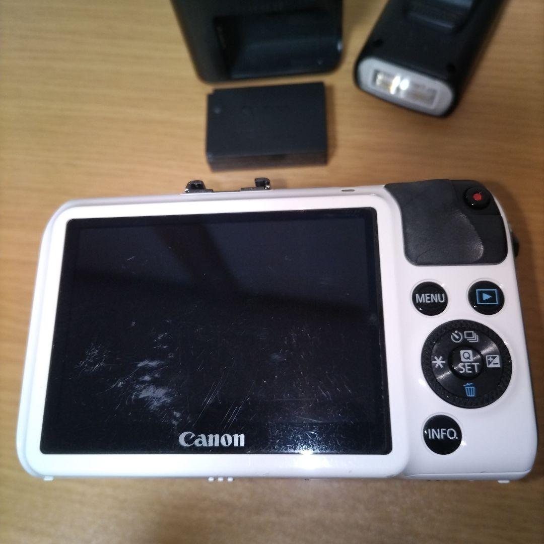 Canon EOS M レンズキット　外付けストロボ　純正バッテリー充電器つき