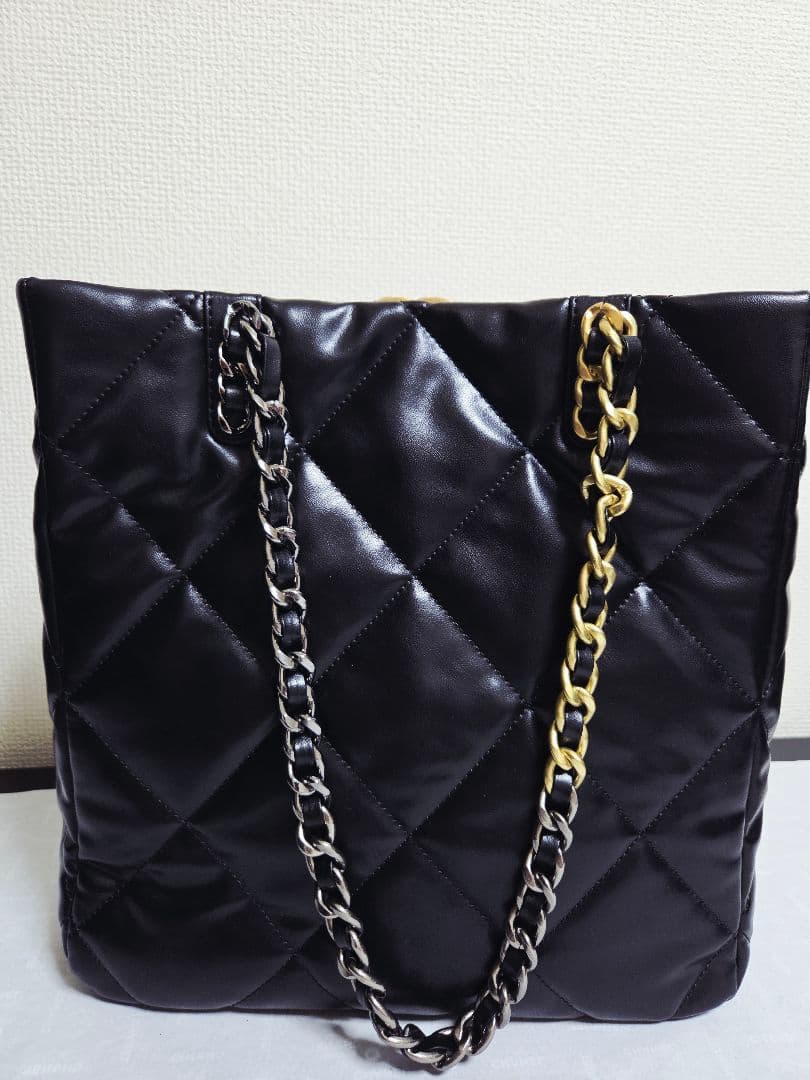 *ラムスキンショルダーバッグ*　ゴールド、シルバーチェーン　キルティングА4