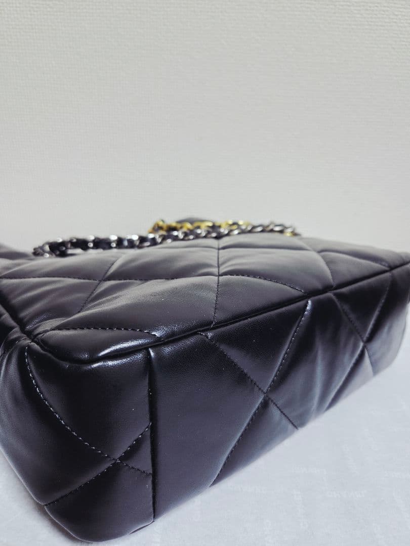 *ラムスキンショルダーバッグ*　ゴールド、シルバーチェーン　キルティングА4