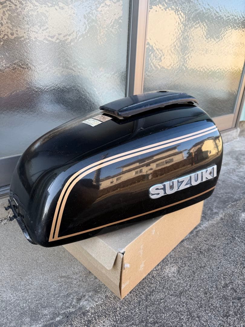 gt750 純正タンク　コーションラベル付き　当時物