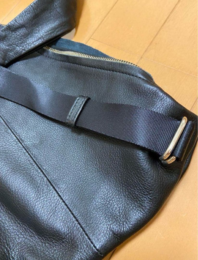 POMTATA ポンタタ カウレザー キャンディ　ボディバッグ