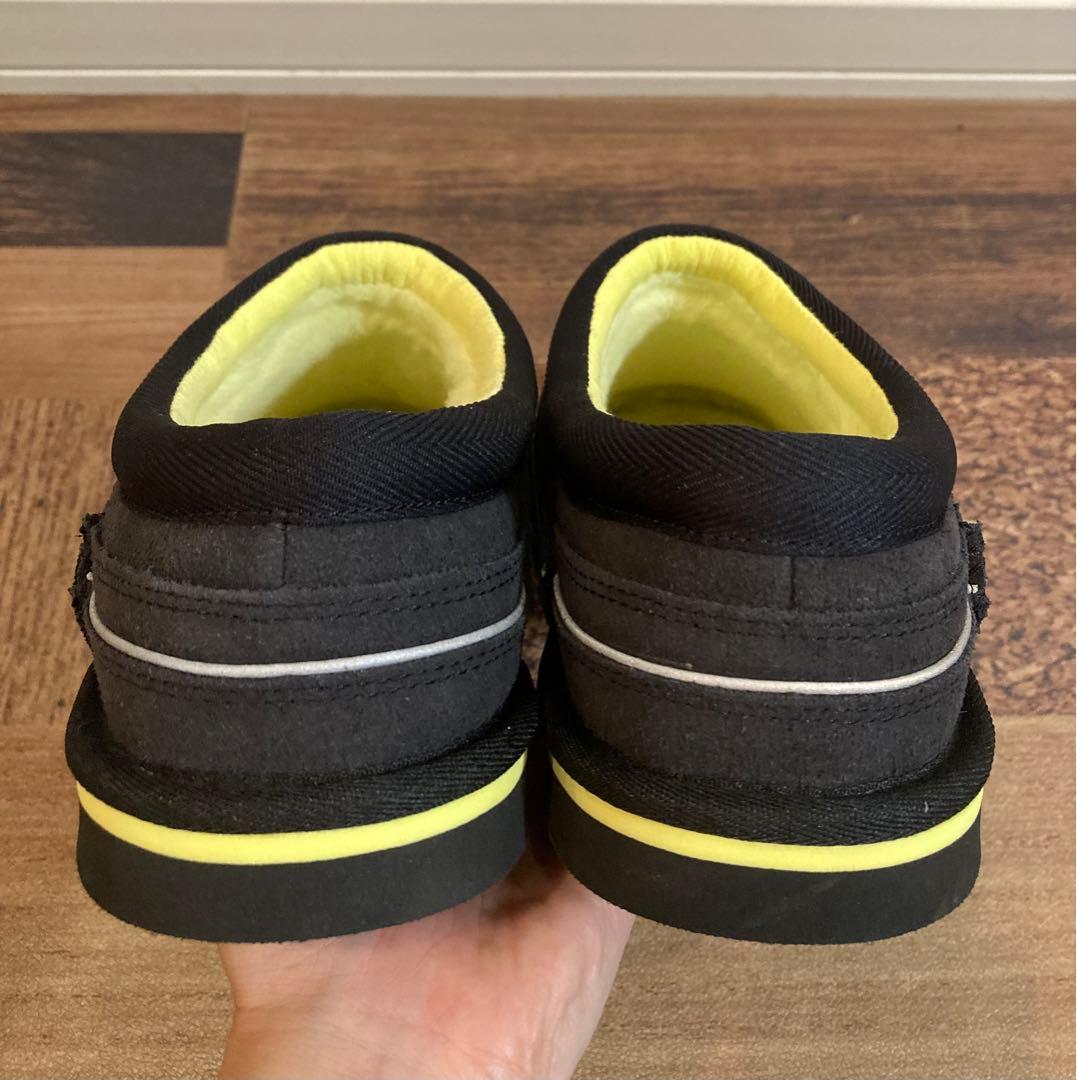 新品　UGG スリッパ　ルームシューズ　黒×イエロー　反射パイピング　26㎝