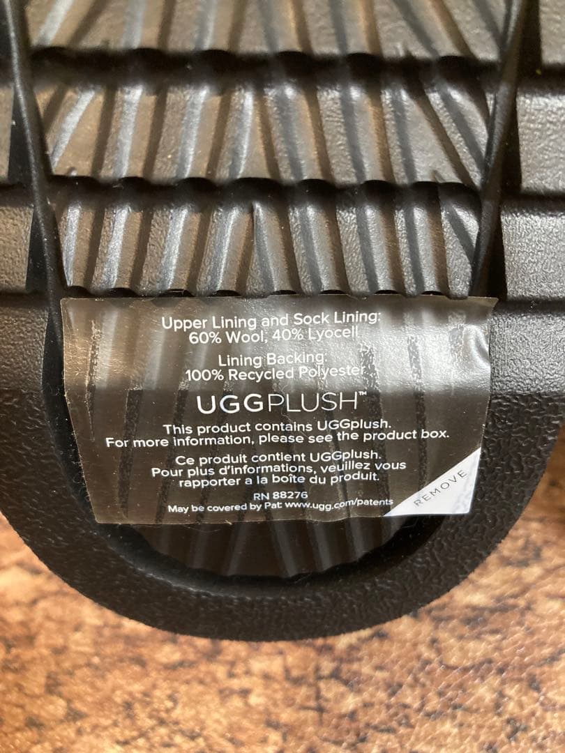 新品　UGG スリッパ　ルームシューズ　黒×イエロー　反射パイピング　26㎝