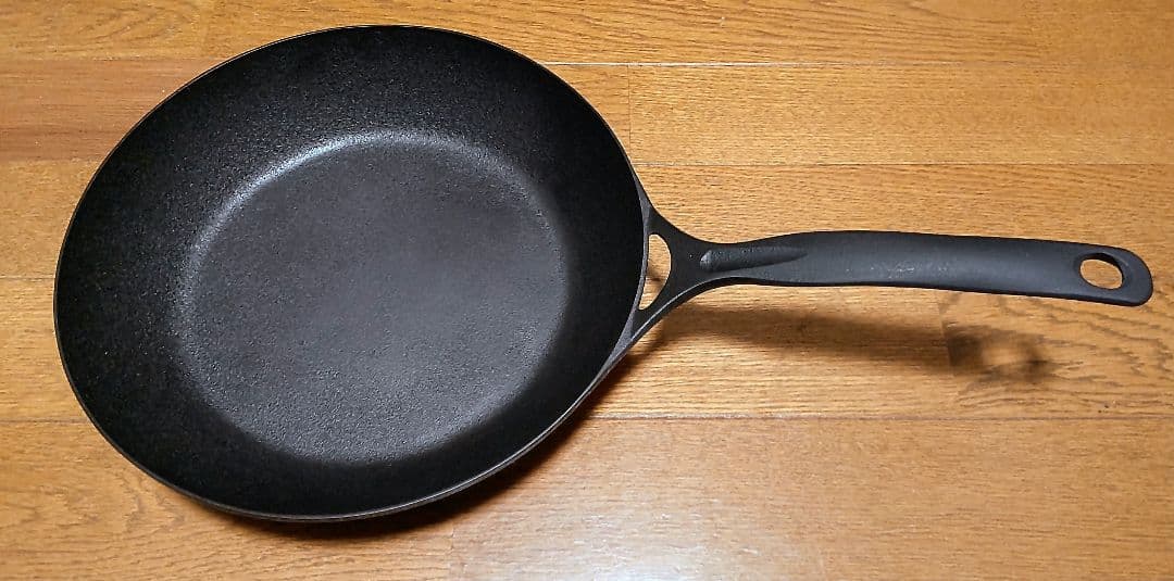 焦げつきにくい鉄製フライパン