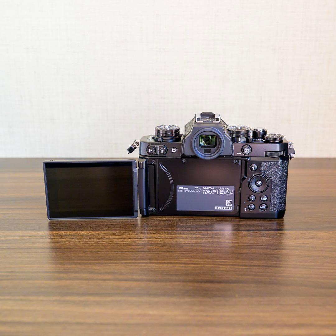Nikon Z fc ミラーレス一眼カメラ　本体　ブラック