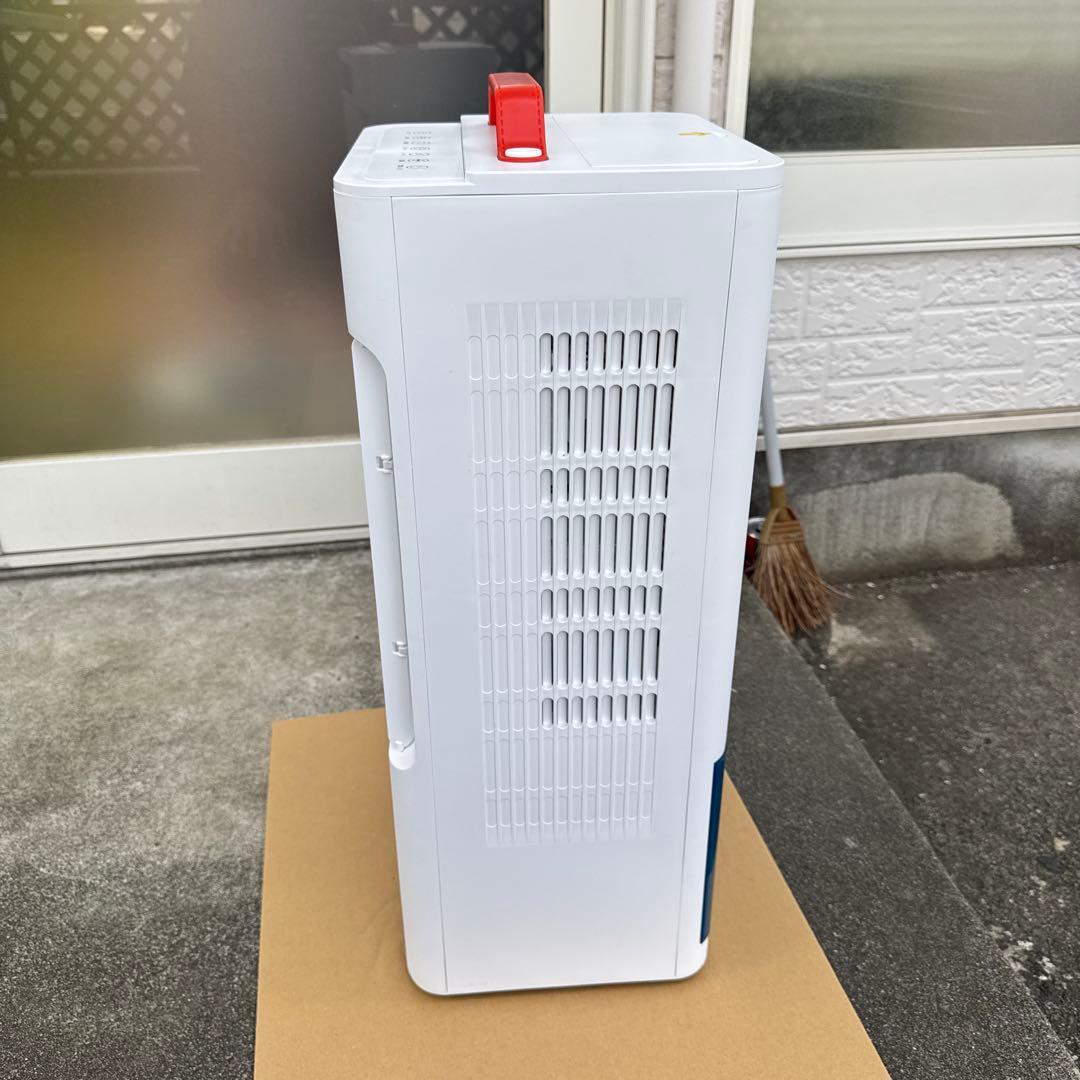 冷風機 縦型デザイン 赤色持ち手付き