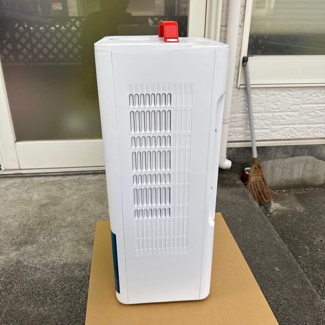 冷風機 縦型デザイン 赤色持ち手付き