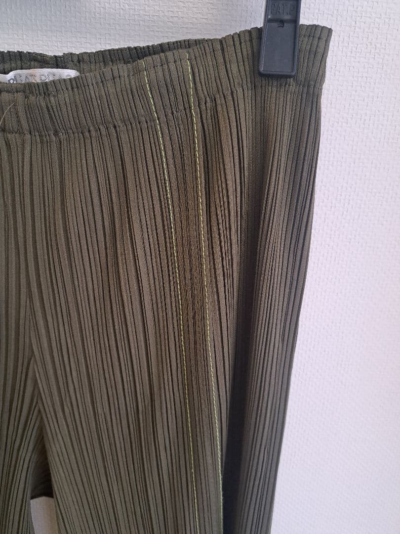 PLEATS PLEASE! オリーブデザインパンツ サイズ4　イッセイミヤケ