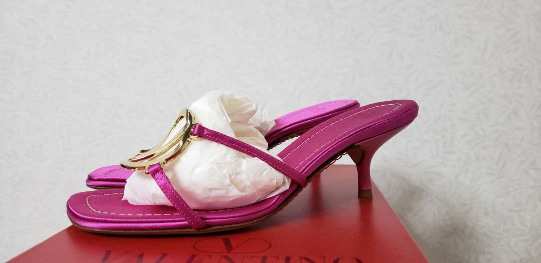ヴァレンティノ　ビビッドピンク　ミュール