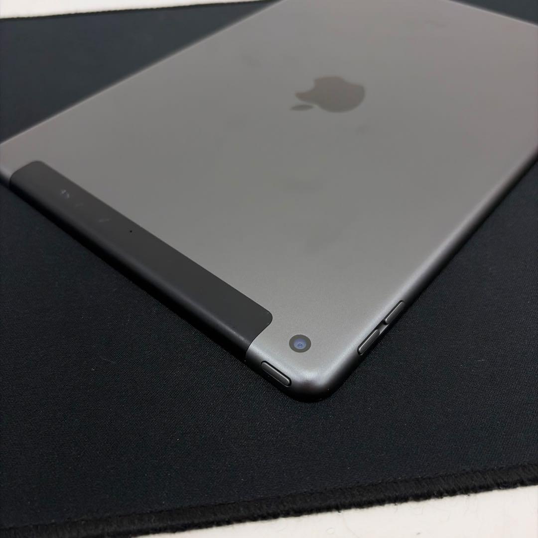 ipad 本体　8世代　32GB セルラー