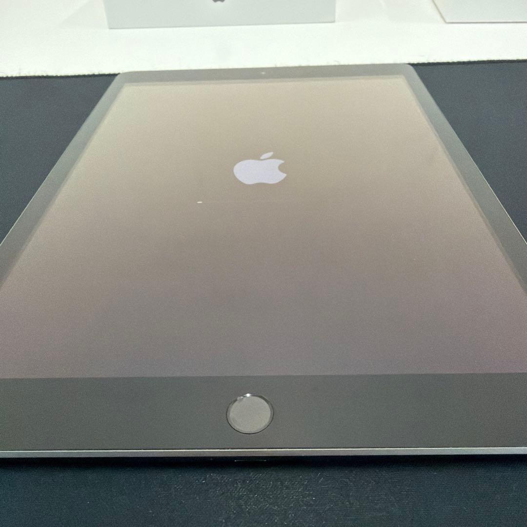 ipad 本体　8世代　32GB セルラー