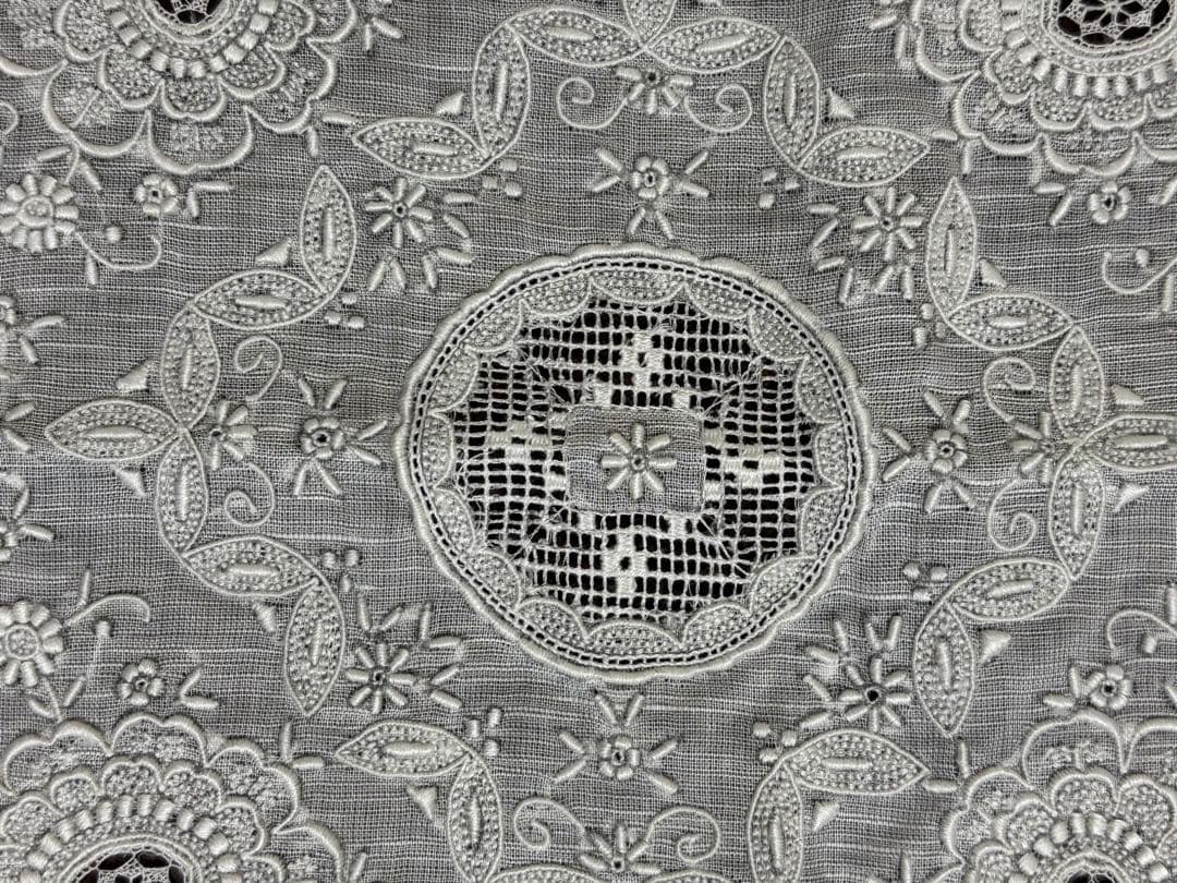 スワトウ　汕頭刺繍ハンカチB.