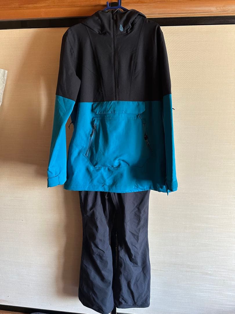 ぁ*ゃ様 volcom ボルコム 上下セット Mサイズ 美品 ビブパンツ