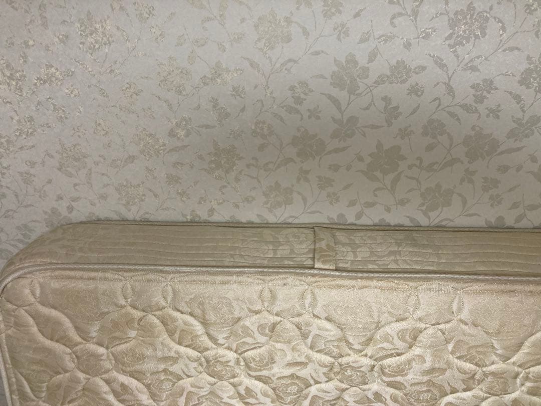 【杉並区・直接引渡は2.5万円値引！ご相談下さい】シモンズ マットレスセミダブル