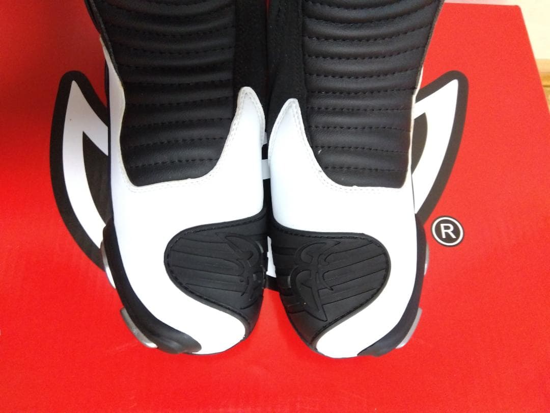 BERIK ベリック レーシングブーツ ブラック/ホワイト サイズ44